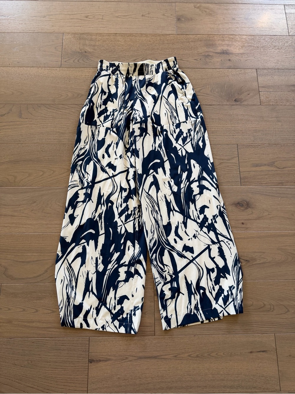 NWOT Lululemon Swift Mid-Ride Wide Leg Pant, Sz 6